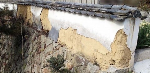 ”施工前の傷んだ塀”